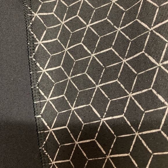 Sold CALIA black geometric cropped leggings XL - Picture 5 of 8